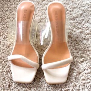 Beige sandal, size 6